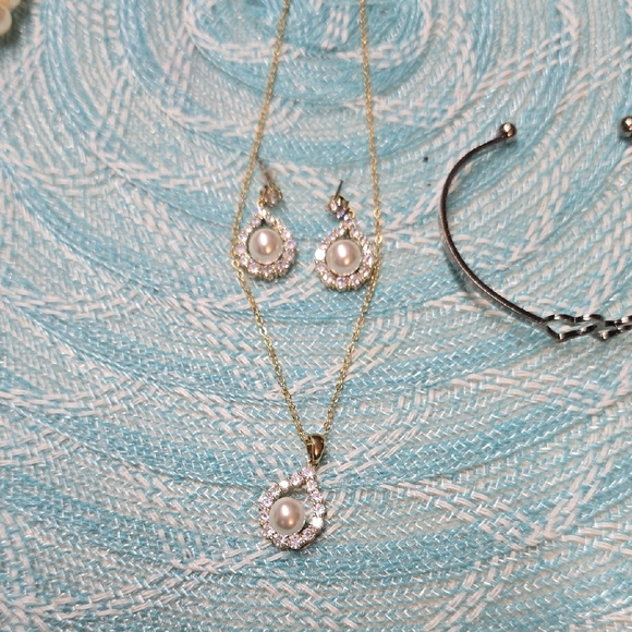 Engagment/Bridal Bundle! Tank, Tee, Sun Hat,Hand Bag, Jewelry Set. All Included!